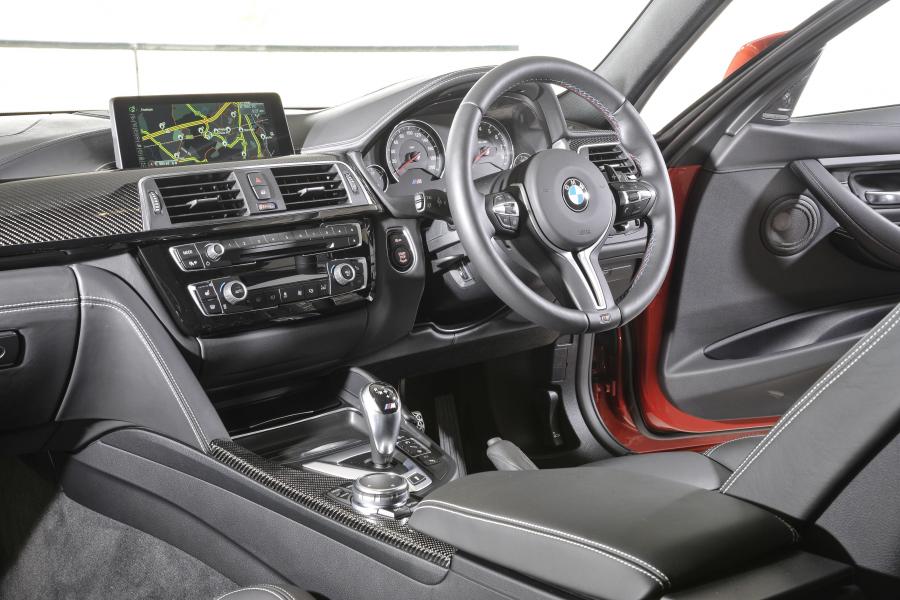 Интерьер BMW M3 Competition Package 2016 года  (UK) (фото 21 из 25)